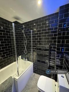 2 bedroom flat to rent, Wood Street, London, E17