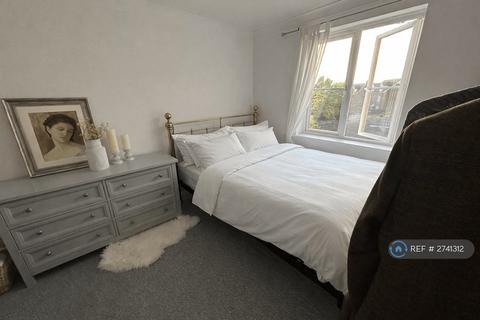 2 bedroom flat to rent, The Haystacks Lang Farm, Daventry, NN1