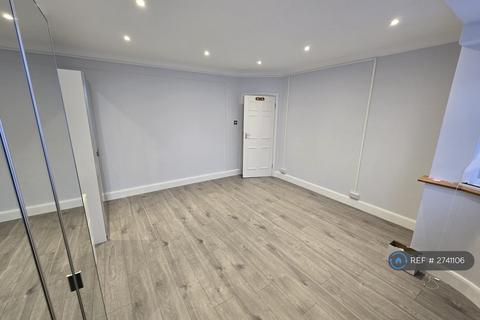 2 bedroom flat to rent, Kingsbury, London, NW9