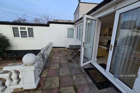 2 bedroom flat to rent, Kingsbury, London, NW9