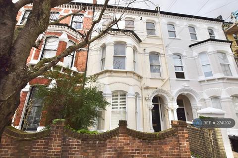 2 bedroom flat to rent, Beauchamp Road, London, SW11