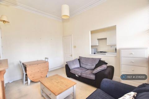 2 bedroom flat to rent, Beauchamp Road, London, SW11