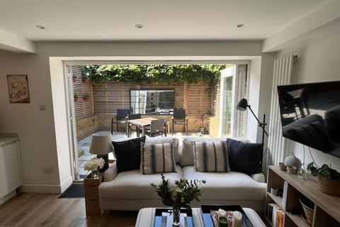 2 bedroom flat for sale, London SW11