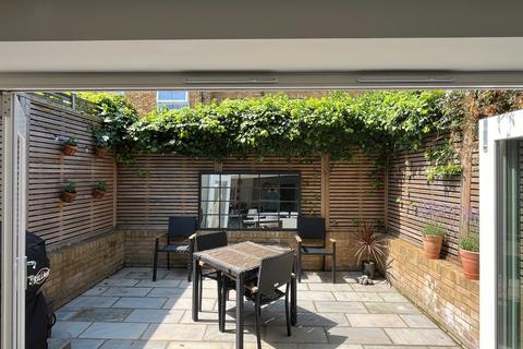 2 bedroom flat for sale, London SW11