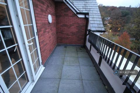 1 bedroom penthouse to rent, Station Road, Loudwater, High Wycombe, HP10