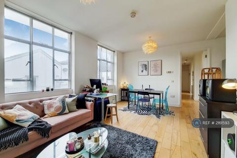 3 bedroom flat to rent, Springbok Works, London, N16
