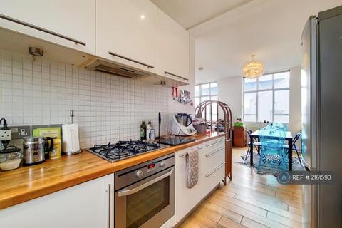 3 bedroom flat to rent, Springbok Works, London, N16