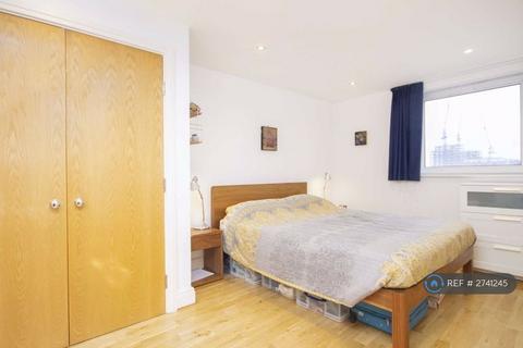 2 bedroom terraced house to rent, Smugglers Way, London, SW18