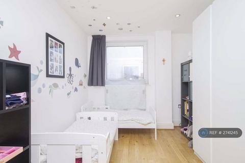 2 bedroom terraced house to rent, Smugglers Way, London, SW18