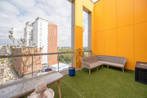 3 bedroom flat for sale, Colindale Avenue, Colindale, London, NW9