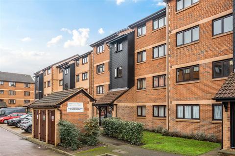 2 bedroom flat to rent, Cross Road, Wimbledon, SW19