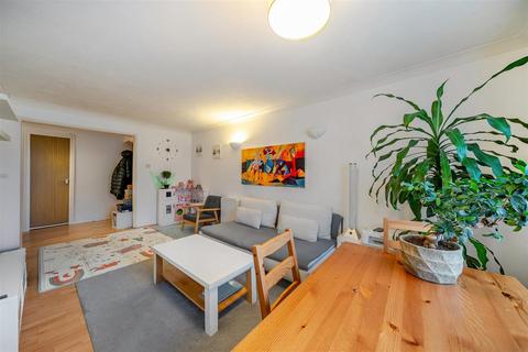 2 bedroom flat to rent, Cross Road, Wimbledon, SW19