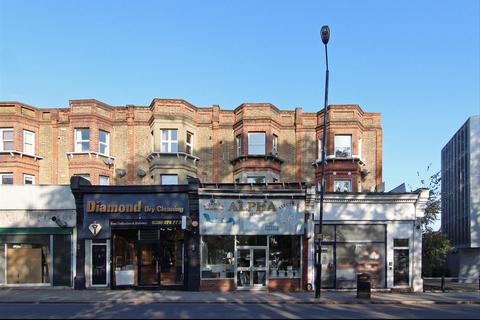 2 bedroom flat to rent, West Hill, London
