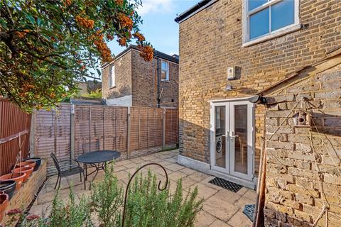 2 bedroom flat to rent, Radbourne Road, London, SW12