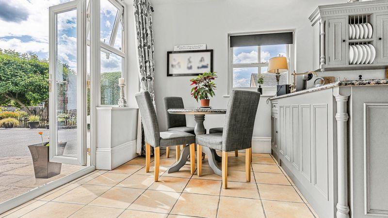 Kitchen Dining Area