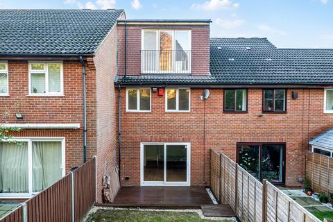 4 bedroom terraced house to rent, Reedham Drive, Purley