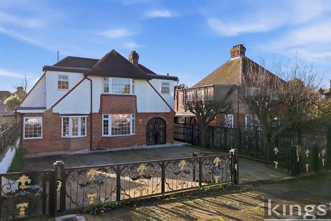 5 bedroom detached house for sale, Croft Close, London