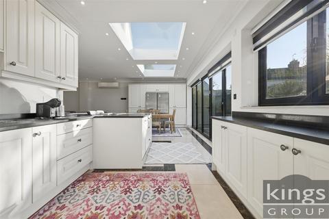 5 bedroom detached house for sale, Croft Close, London