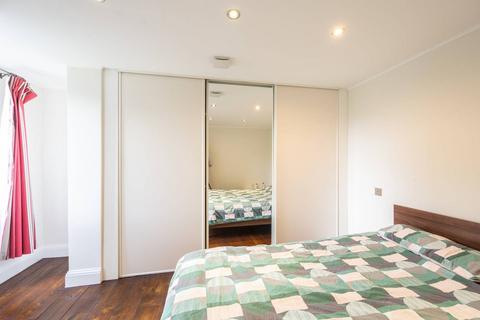 1 bedroom flat to rent, St Quintin Gardens, North Kensington, London, W10