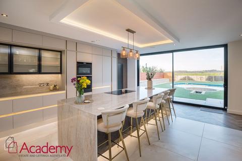 4 bedroom detached house for sale, Cronton Road, Widnes