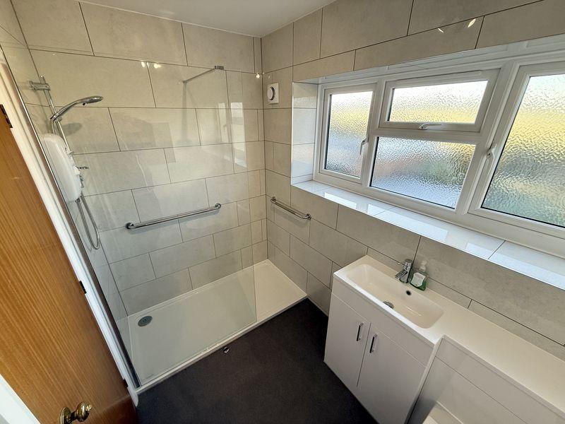 Shower Room with WC