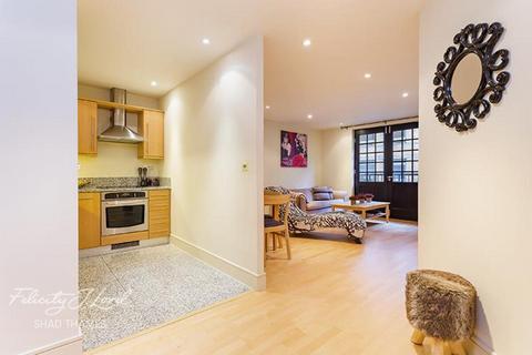 1 bedroom apartment to rent, Cayenne Court, London