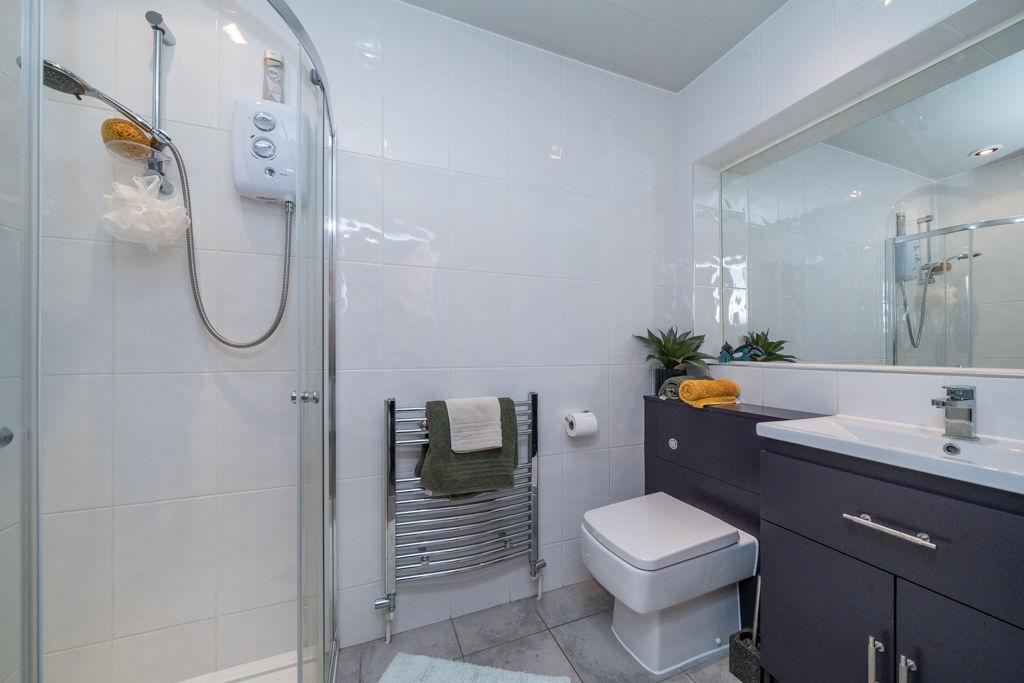 Bedroom 2 en suite