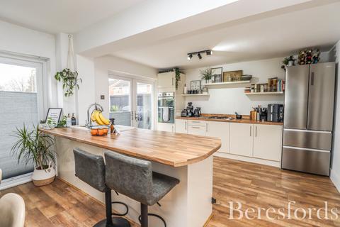 3 bedroom semi-detached house for sale, Harrow Way, Chelmsford, CM2