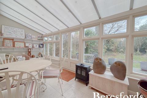 3 bedroom bungalow for sale, Clayton Avenue, Upminster, RM14