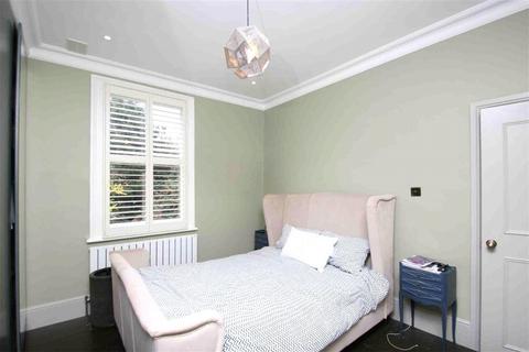 2 bedroom apartment for sale, Cromford Road, London, SW18