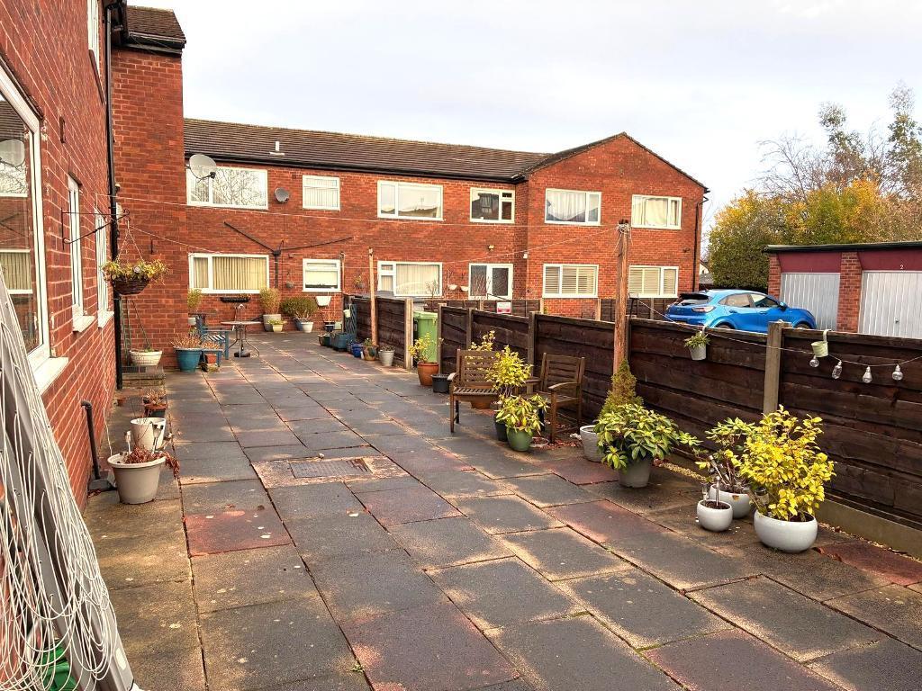 Commual seating area/garden