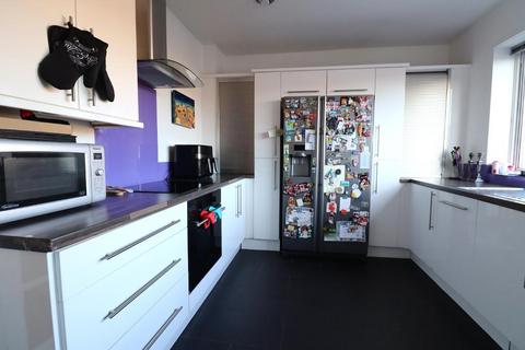 2 bedroom flat for sale, Hillside Road, Hale WA15