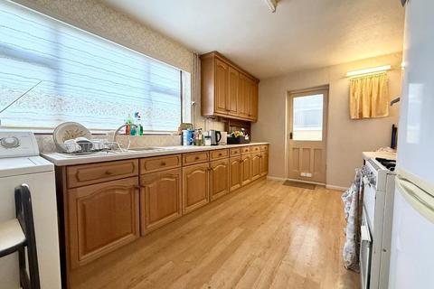 3 bedroom semi-detached house for sale, Egdon Drive, Old Bedford Road Area, Luton, Bedfordshire, LU2 7AZ