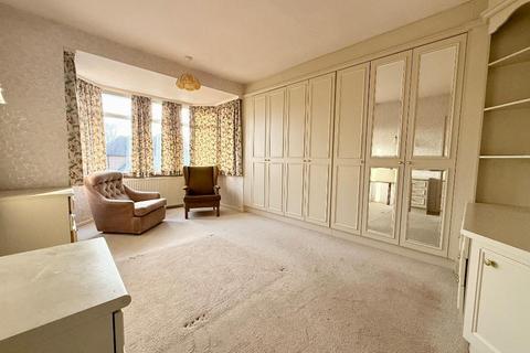 3 bedroom semi-detached house for sale, Egdon Drive, Old Bedford Road Area, Luton, Bedfordshire, LU2 7AZ