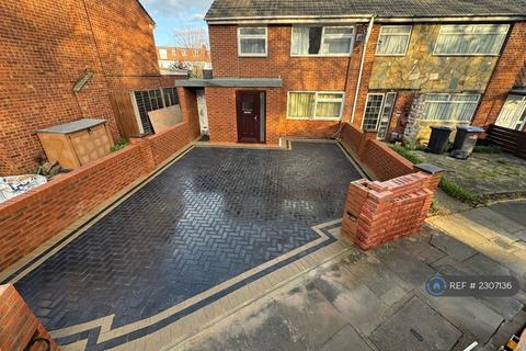 3 bedroom semi-detached house to rent, Hydefield Close, London, N21