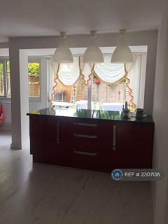 3 bedroom semi-detached house to rent, Hydefield Close, London, N21