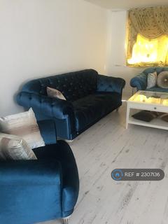 3 bedroom semi-detached house to rent, Hydefield Close, London, N21