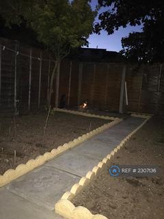3 bedroom semi-detached house to rent, Hydefield Close, London, N21
