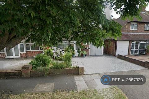 3 bedroom semi-detached house to rent, Cedar Avenue, South Ruislip, HA4