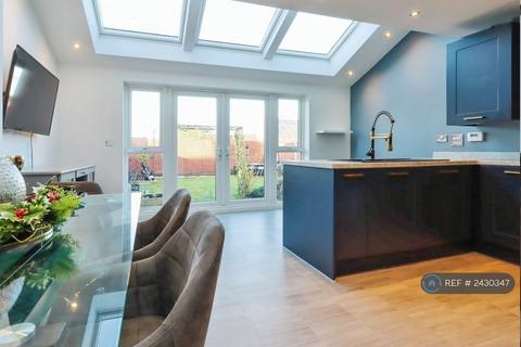 3 bedroom semi-detached house to rent, Wellings Grove, Arleston, Telford, TF1