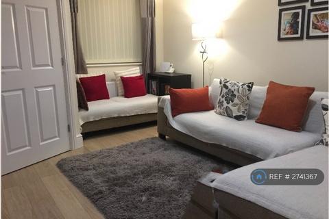 3 bedroom semi-detached house to rent, Collins Drive, Reading, RG6