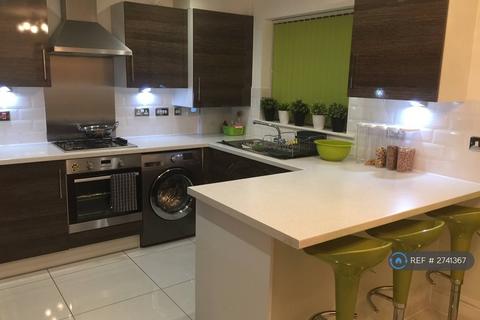 3 bedroom semi-detached house to rent, Collins Drive, Reading, RG6