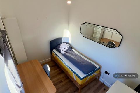 2 bedroom flat to rent, Radnor Road, Twickenham, TW1