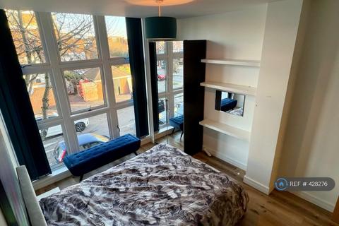 2 bedroom flat to rent, Radnor Road, Twickenham, TW1