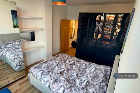 2 bedroom flat to rent, Radnor Road, Twickenham, TW1