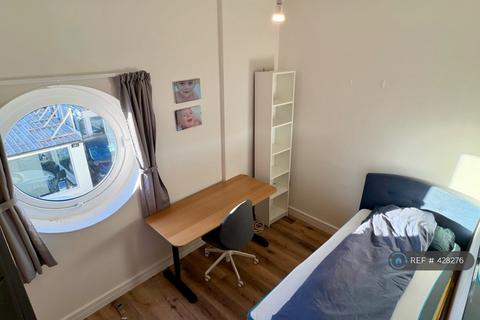2 bedroom flat to rent, Radnor Road, Twickenham, TW1