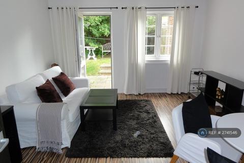 2 bedroom semi-detached house to rent, St. Peter's Close, London, SW17