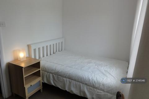 2 bedroom semi-detached house to rent, St. Peter's Close, London, SW17