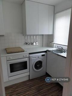 2 bedroom semi-detached house to rent, St. Peter's Close, London, SW17