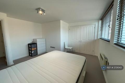2 bedroom flat to rent, High Street, Kingston Upon Thames, KT1